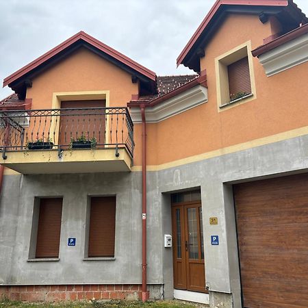 אוגולין Apartman Galerija מראה חיצוני תמונה