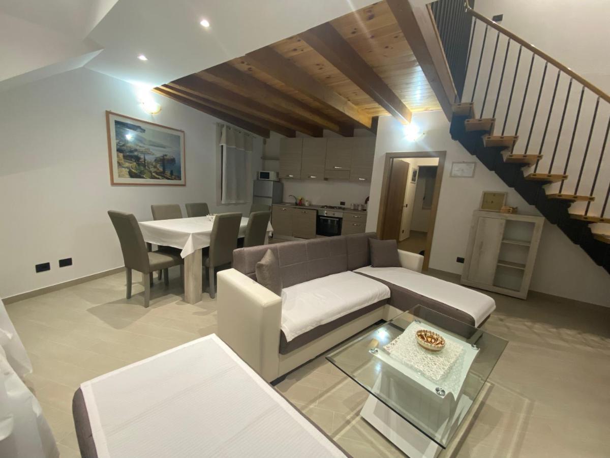 אוגולין Apartman Galerija מראה חיצוני תמונה