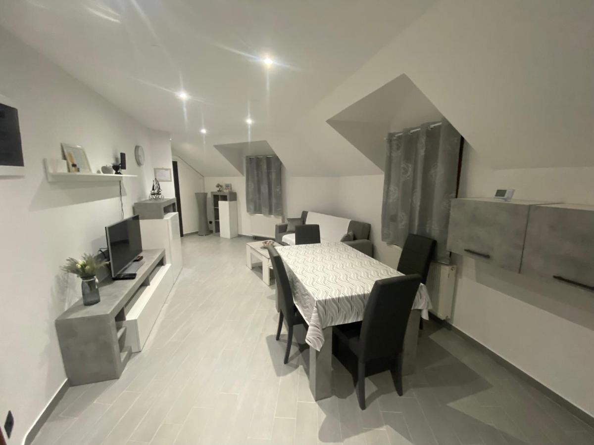 אוגולין Apartman Galerija מראה חיצוני תמונה