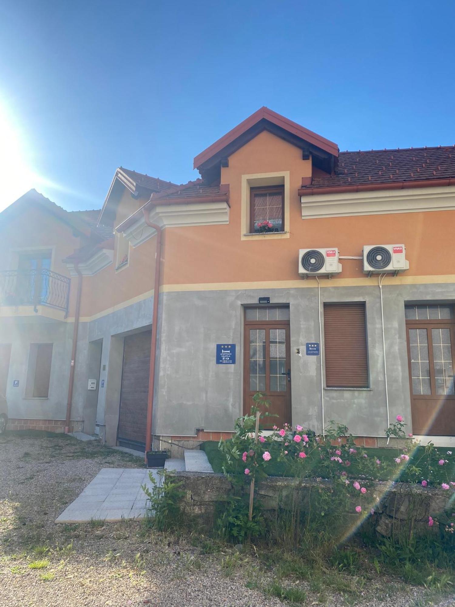 אוגולין Apartman Galerija מראה חיצוני תמונה